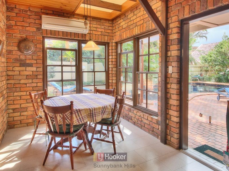 17 Belfairs Street, Robertson QLD 4109