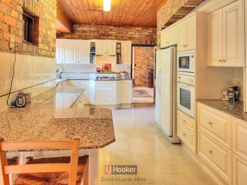 17 Belfairs Street, Robertson QLD 4109