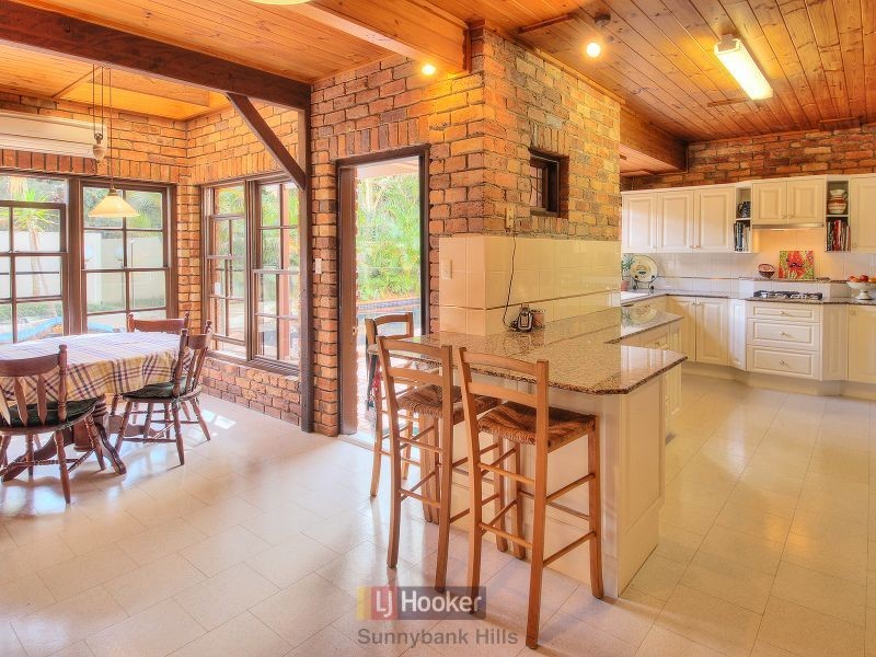 17 Belfairs Street, Robertson QLD 4109