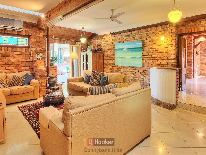 17 Belfairs Street, Robertson QLD 4109