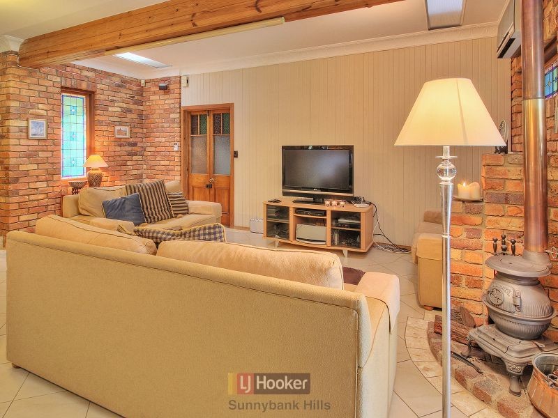 17 Belfairs Street, Robertson QLD 4109