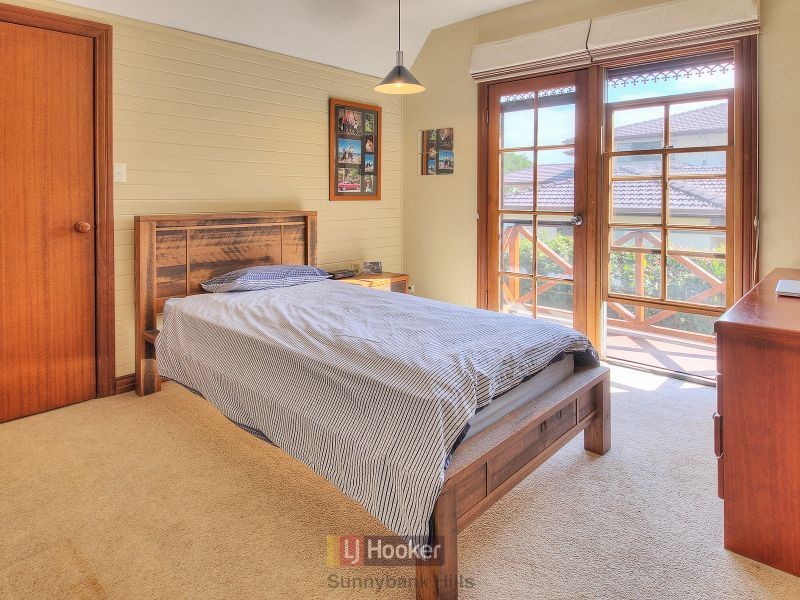 17 Belfairs Street, Robertson QLD 4109