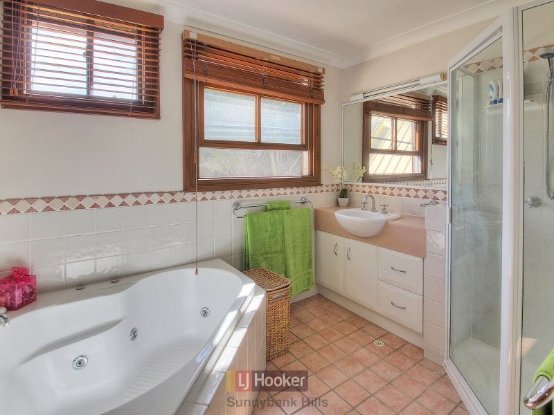 17 Belfairs Street, Robertson QLD 4109