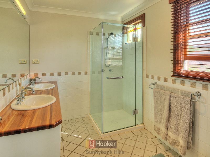 17 Belfairs Street, Robertson QLD 4109