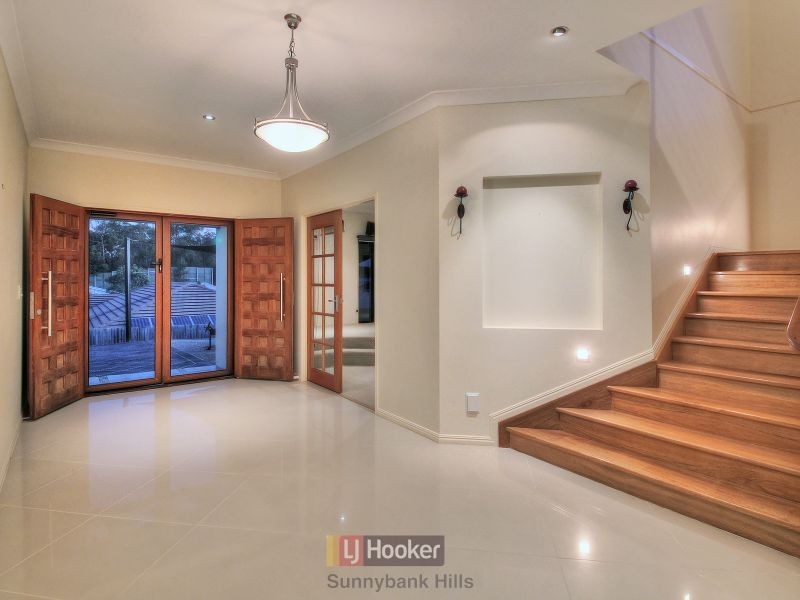 10 Meadowbank Court, Calamvale QLD 4116