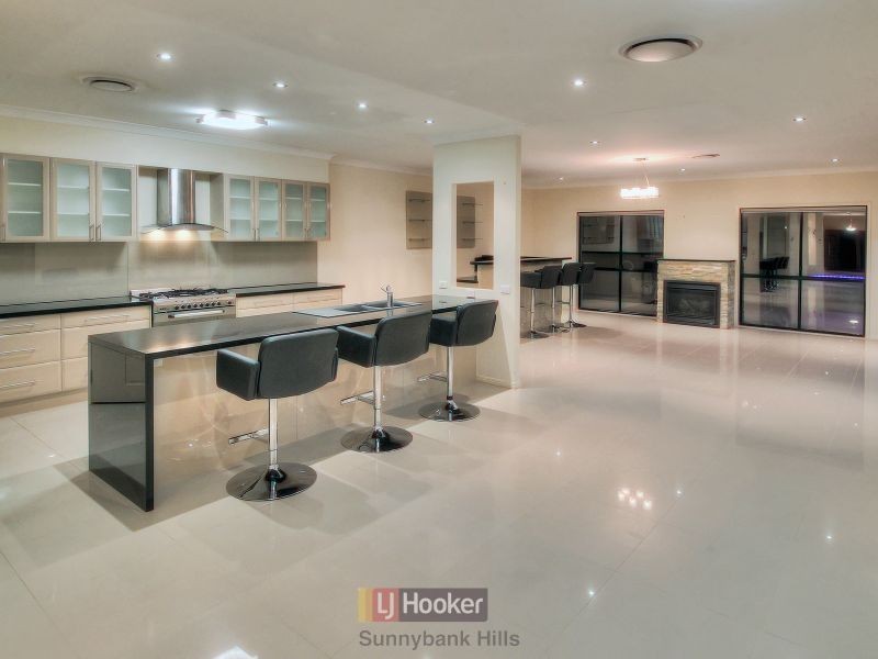 10 Meadowbank Court, Calamvale QLD 4116
