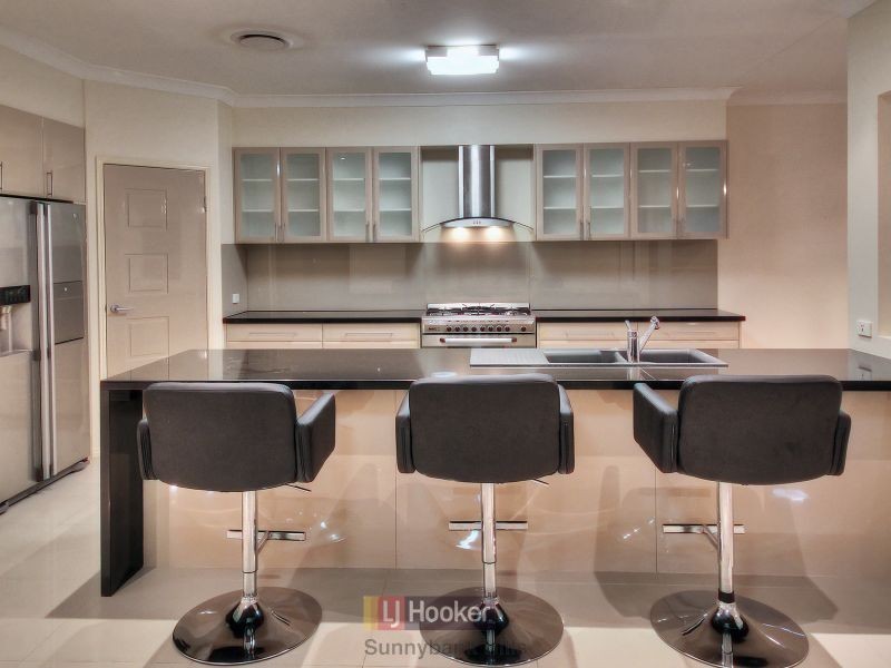 10 Meadowbank Court, Calamvale QLD 4116