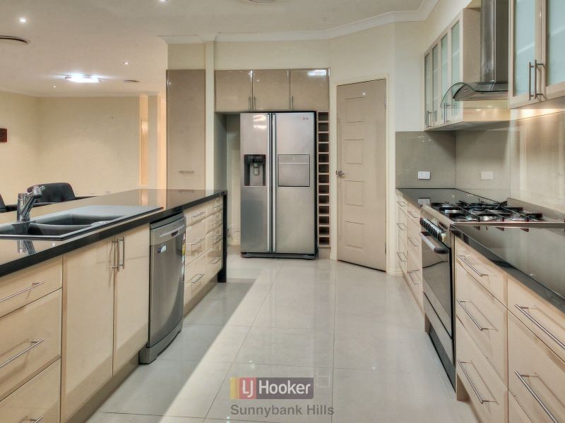 10 Meadowbank Court, Calamvale QLD 4116