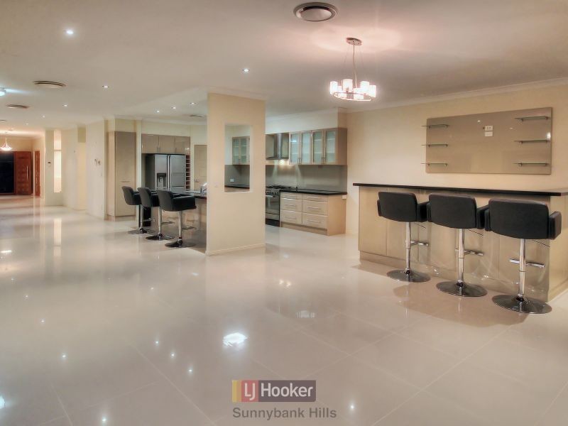 10 Meadowbank Court, Calamvale QLD 4116