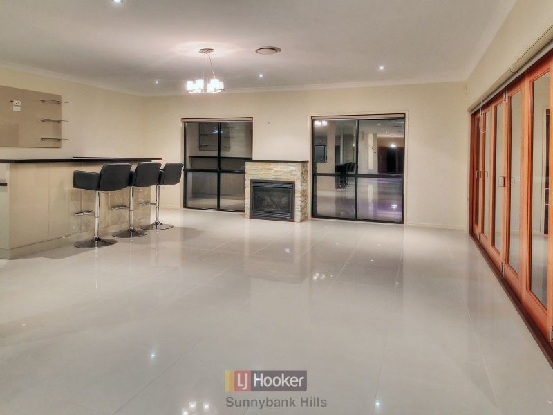 10 Meadowbank Court, Calamvale QLD 4116