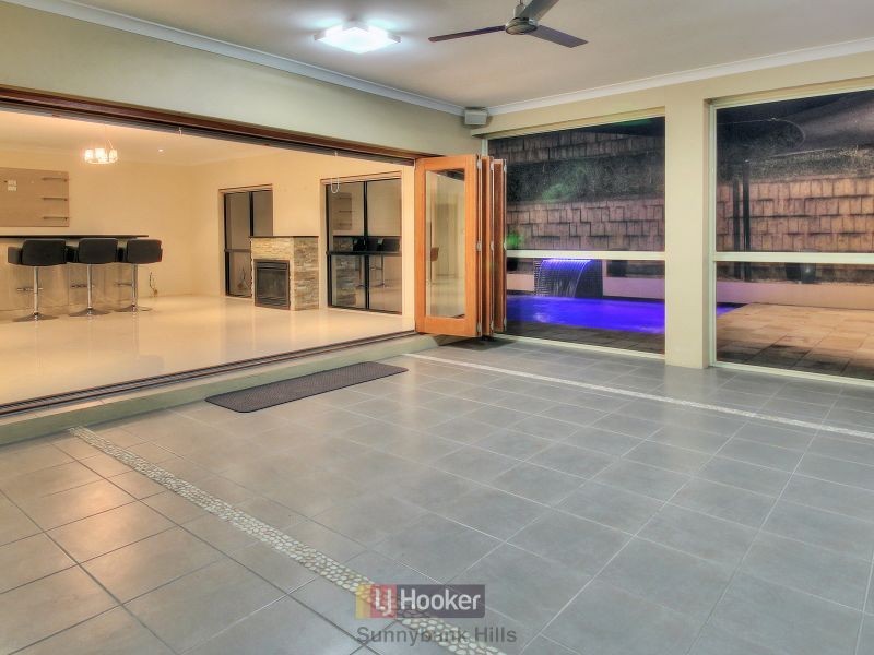 10 Meadowbank Court, Calamvale QLD 4116