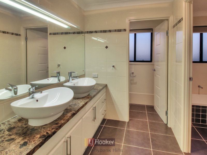 10 Meadowbank Court, Calamvale QLD 4116