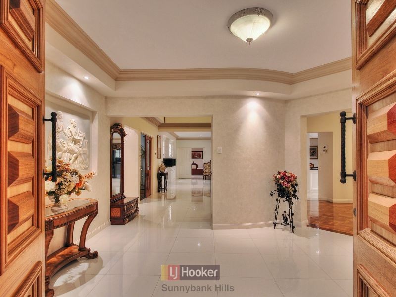 10 Snowbell Close, Stretton QLD 4116