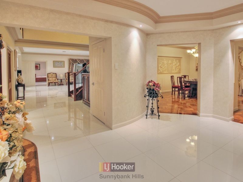 10 Snowbell Close, Stretton QLD 4116