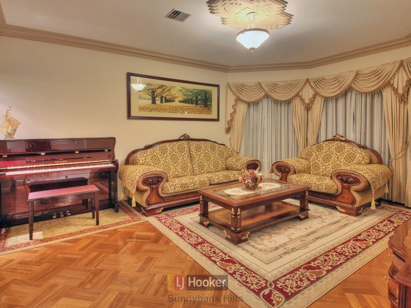 10 Snowbell Close, Stretton QLD 4116