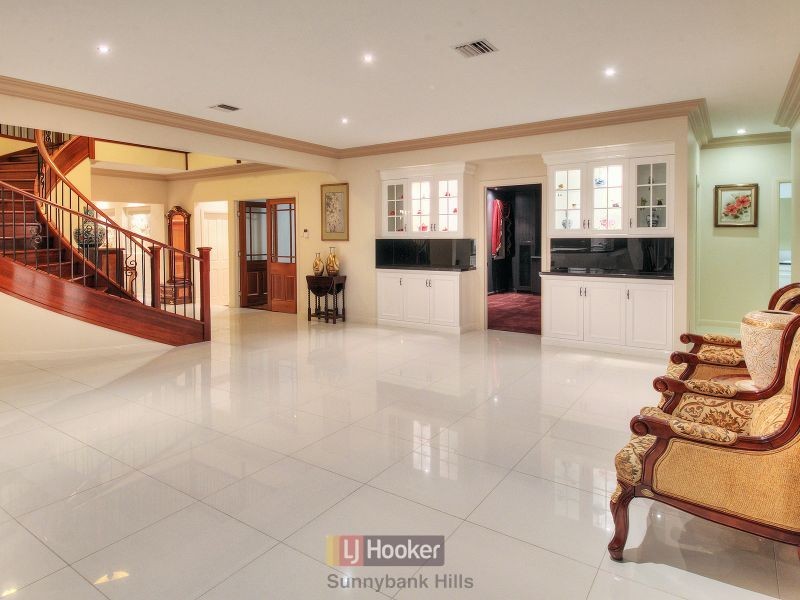 10 Snowbell Close, Stretton QLD 4116