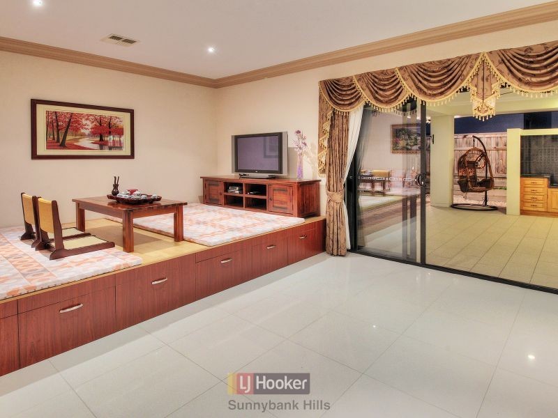 10 Snowbell Close, Stretton QLD 4116