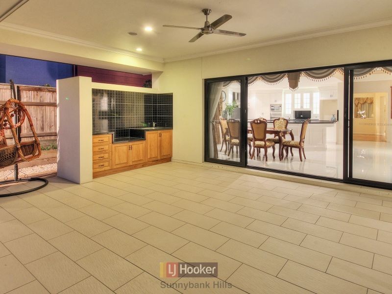 10 Snowbell Close, Stretton QLD 4116