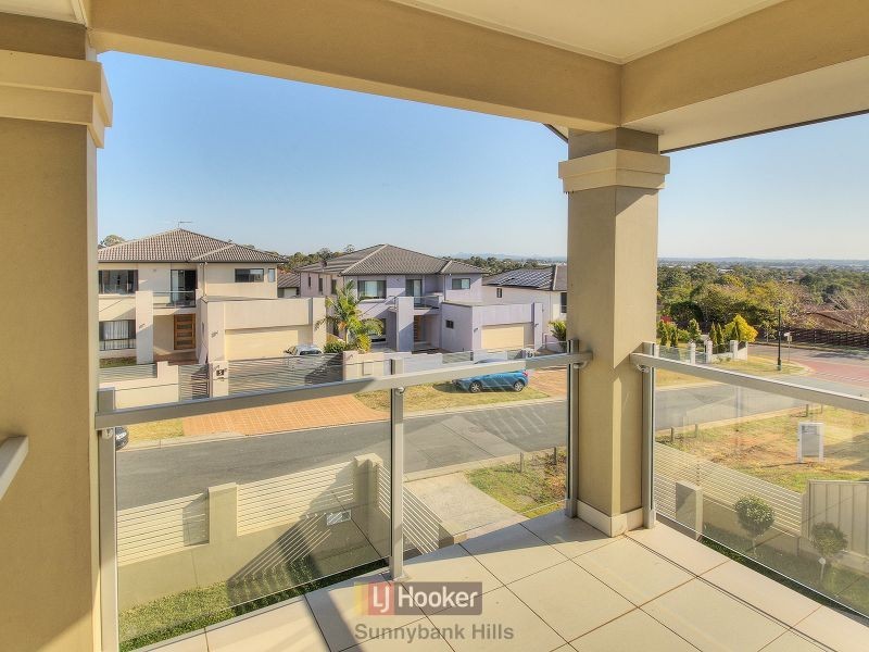8 Golden Place, Robertson QLD 4109