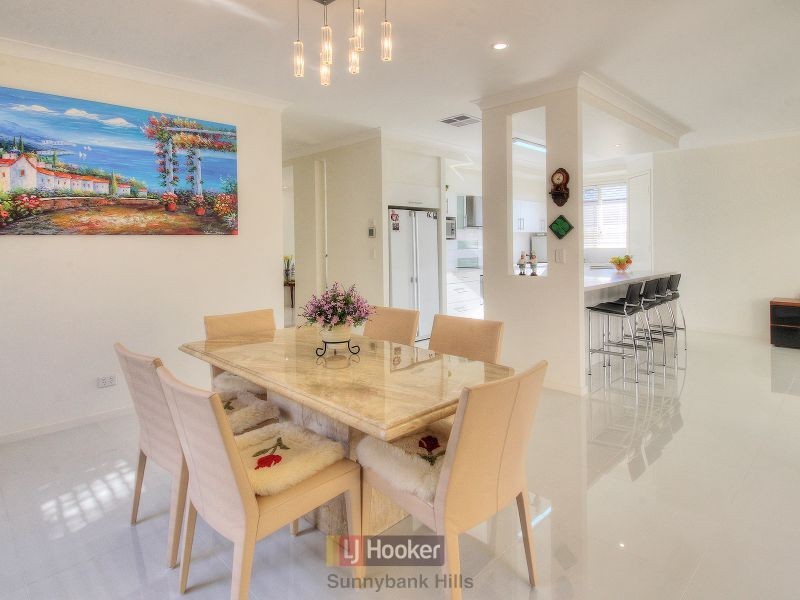 8 Golden Place, Robertson QLD 4109