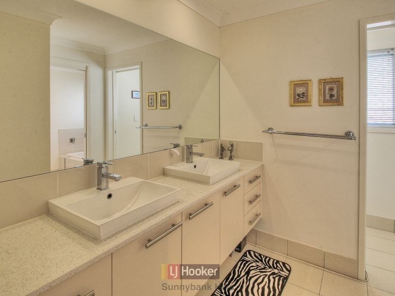 8 Golden Place, Robertson QLD 4109