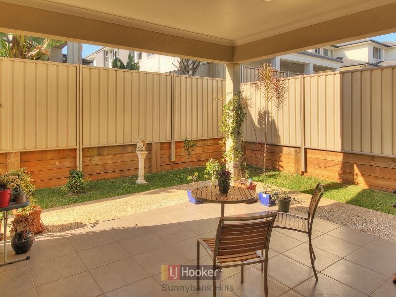 8 Golden Place, Robertson QLD 4109