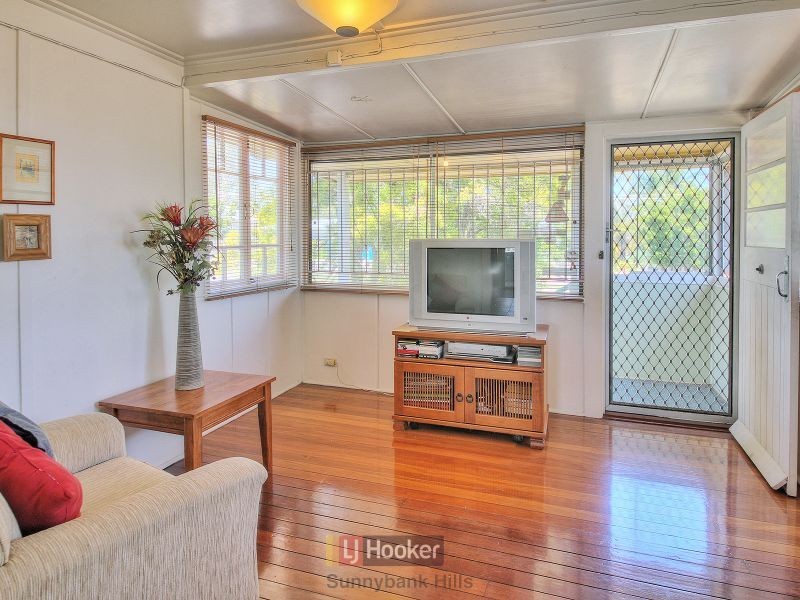 31 Rookwood Avenue, Coopers Plains QLD 4108