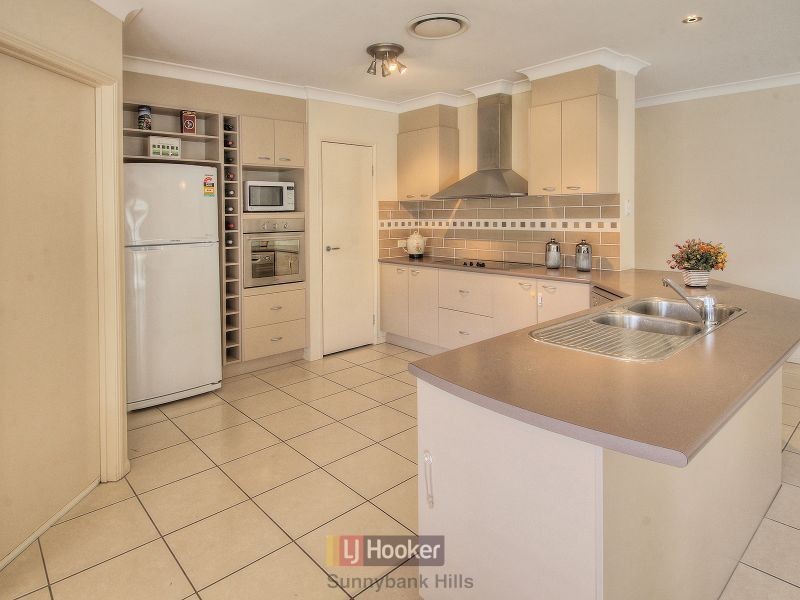 28 Lambert Drive, Calamvale QLD 4116