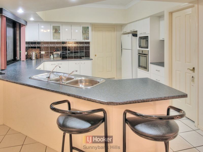 83 Greenways Esplanade, Parkinson QLD 4115