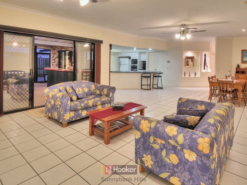 83 Greenways Esplanade, Parkinson QLD 4115