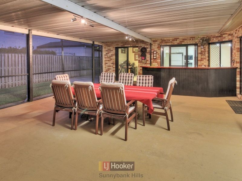 83 Greenways Esplanade, Parkinson QLD 4115