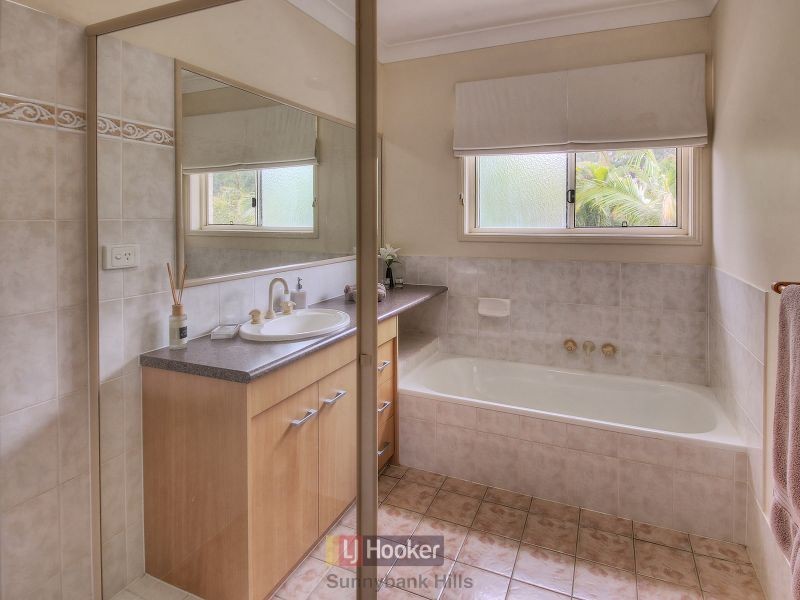 30 Lexington Place, Sunnybank Hills QLD 4109