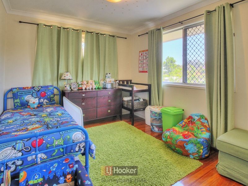 27 Springfield Street, Macgregor QLD 4109