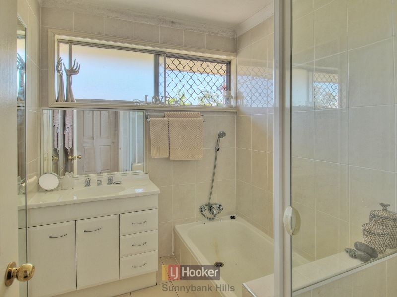 27 Springfield Street, Macgregor QLD 4109