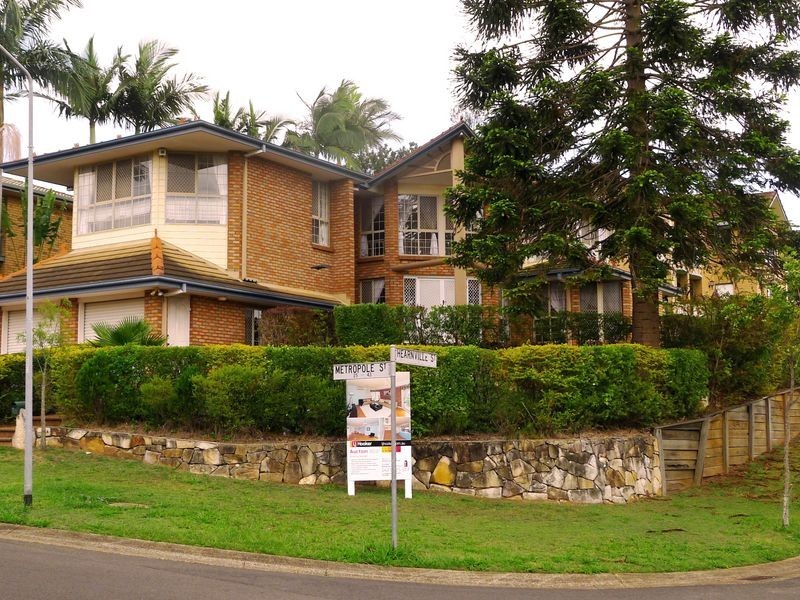 2 Hearnville Street, Robertson QLD 4109