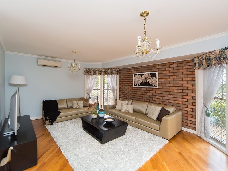 2 Hearnville Street, Robertson QLD 4109