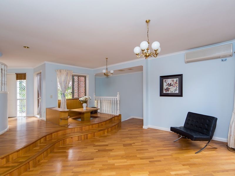 2 Hearnville Street, Robertson QLD 4109