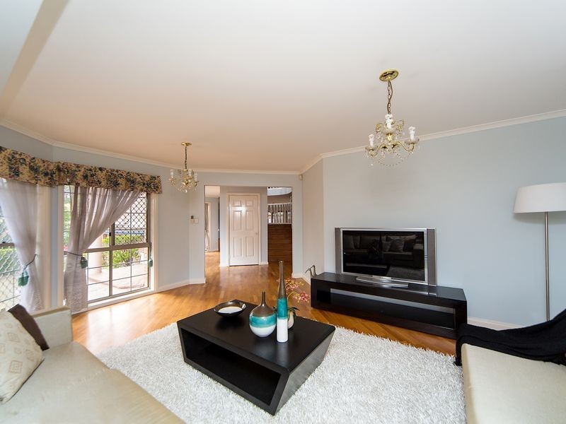 2 Hearnville Street, Robertson QLD 4109