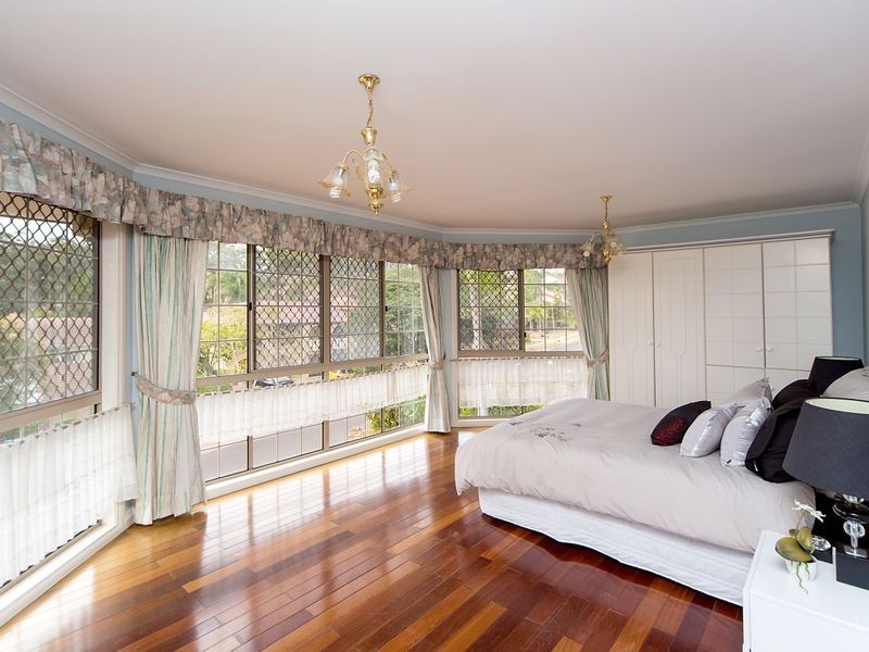 2 Hearnville Street, Robertson QLD 4109