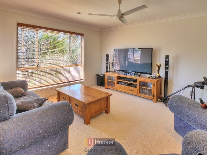 11 Yorkshire Place, Stretton QLD 4116