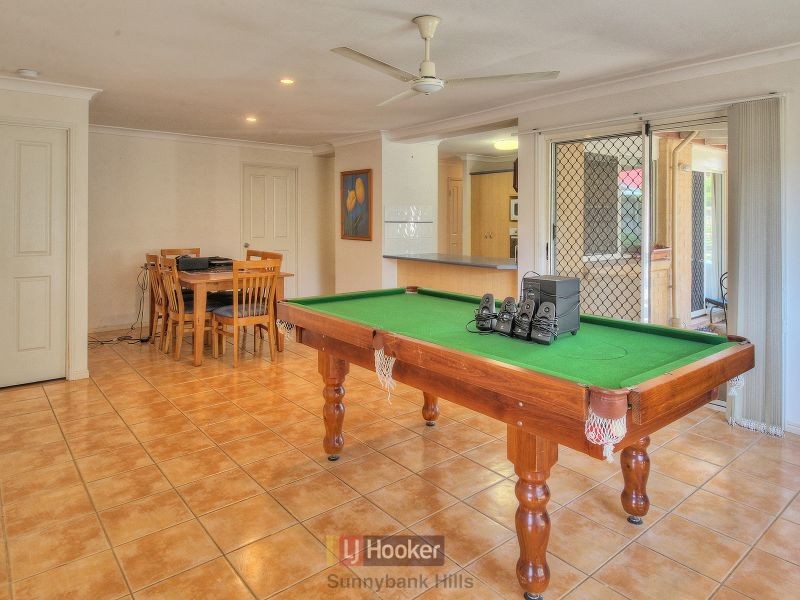 11 Yorkshire Place, Stretton QLD 4116