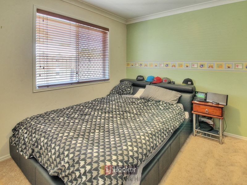 11 Yorkshire Place, Stretton QLD 4116