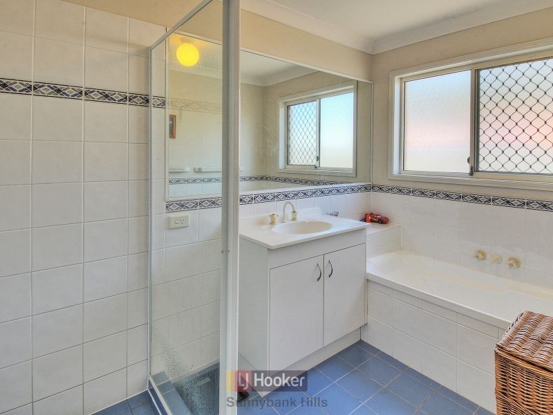 11 Yorkshire Place, Stretton QLD 4116