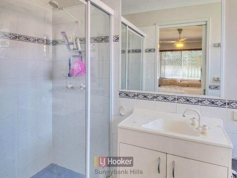 11 Yorkshire Place, Stretton QLD 4116