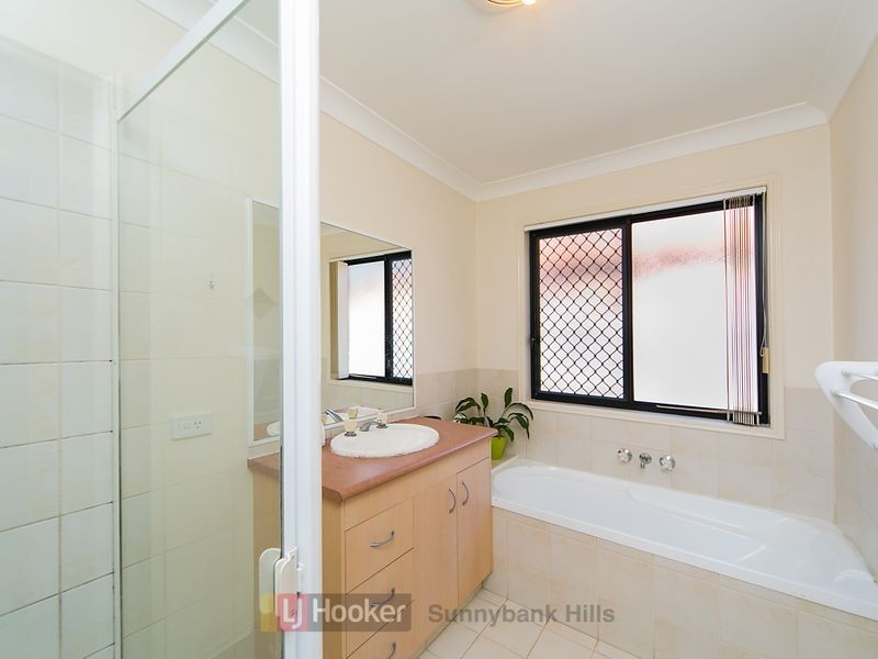 70 Honeysuckle Way, Calamvale QLD 4116