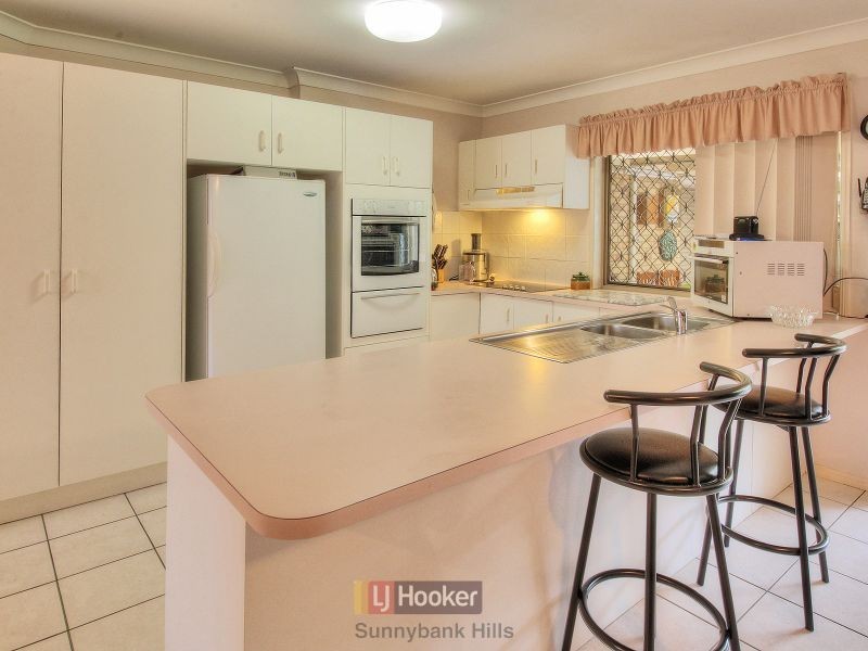38 Swan Lake Crescent, Calamvale QLD 4116