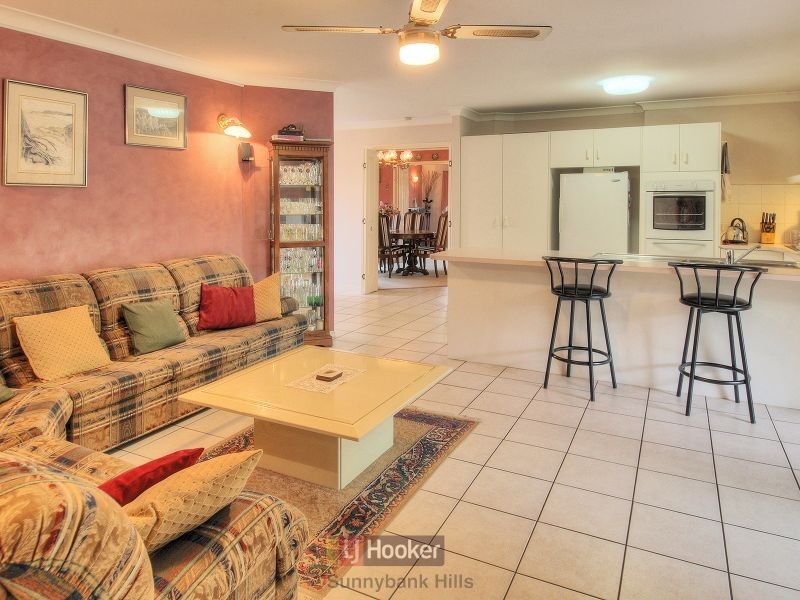 38 Swan Lake Crescent, Calamvale QLD 4116
