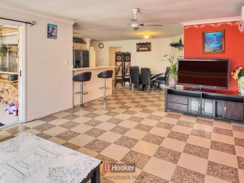 76 Azalea Crescent, Calamvale QLD 4116