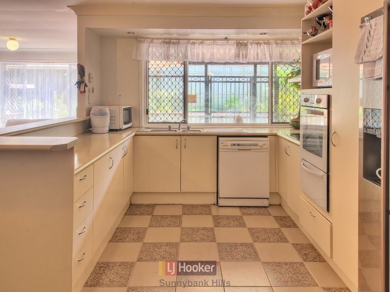 76 Azalea Crescent, Calamvale QLD 4116