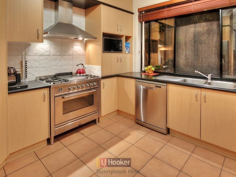 80 Golden Rain Place, Stretton QLD 4116